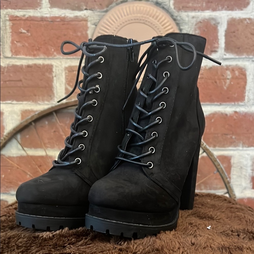 Wild Diva Vivian Black Lace-Up Platform Booties